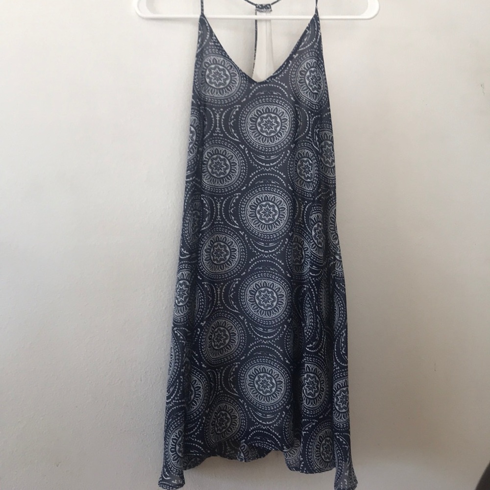 Cute v-neck, razor back paisley dress